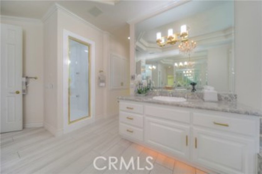 39193 Calle De Companero Photo