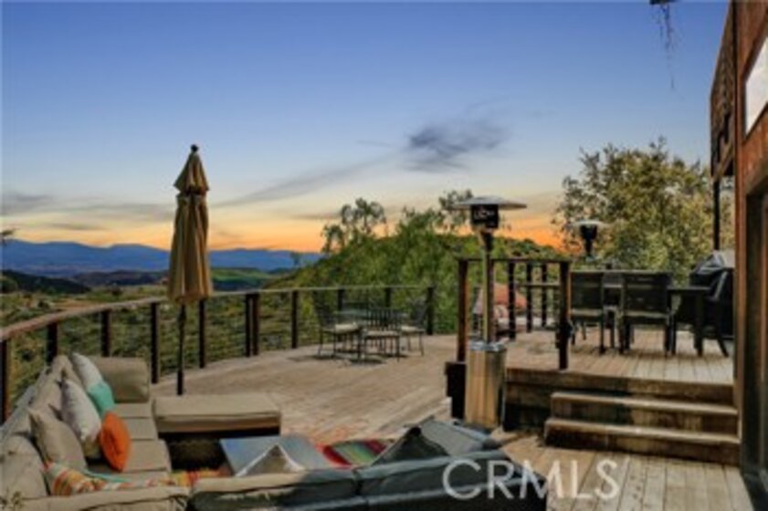 21100 Via Los Laureles Photo