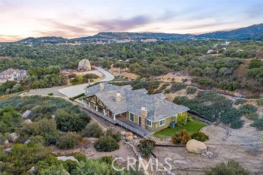 18300 Avenida Bosque Photo